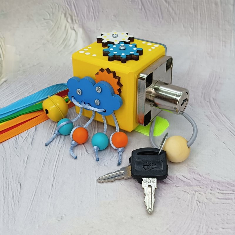 活动魔术方块、1岁旅行玩具、运动技能魔术方块、忙碌板、婴儿礼 - 玩具/玩偶 - 木头 黄色