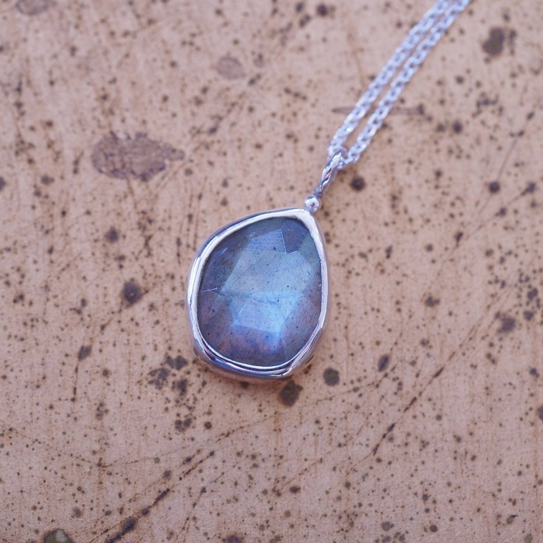 拉长石 钙钠斜长石 玫瑰切工 手工纯银项链 Labradorite Rose cut - 项链 - 半宝石 银色