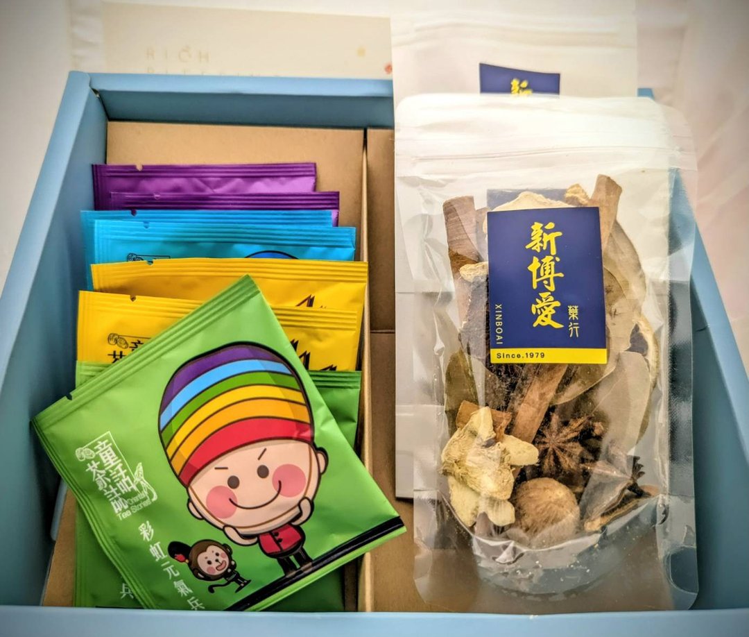 童话茶志x新博爱药行 联名礼盒 - 茶 - 其他材质 