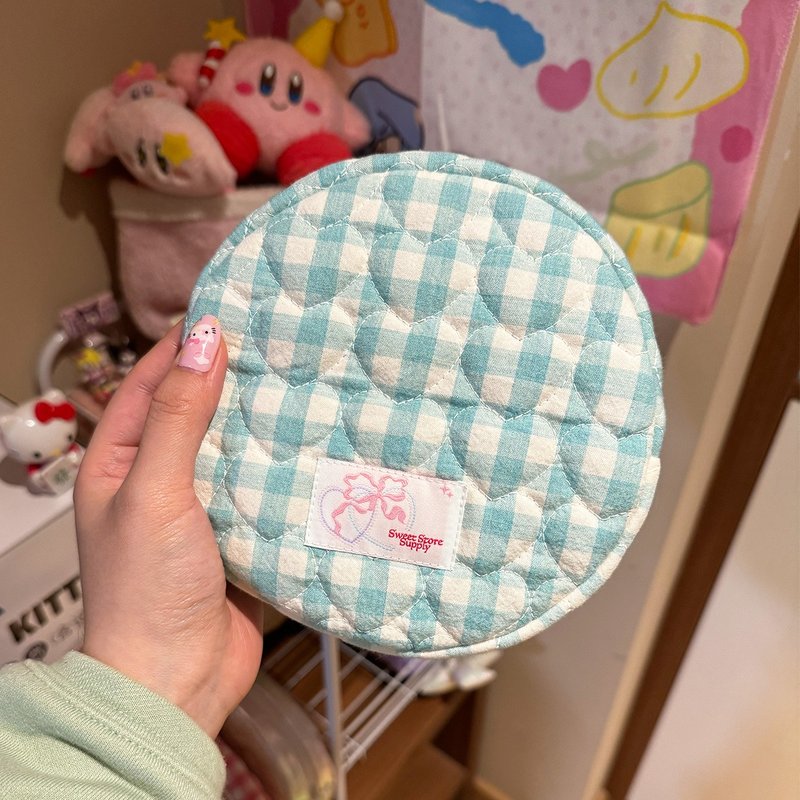 Sweetstore Supply原创蓝绿格可爱简约清新收纳圆饼包 - 化妆包/杂物包 - 棉．麻 多色
