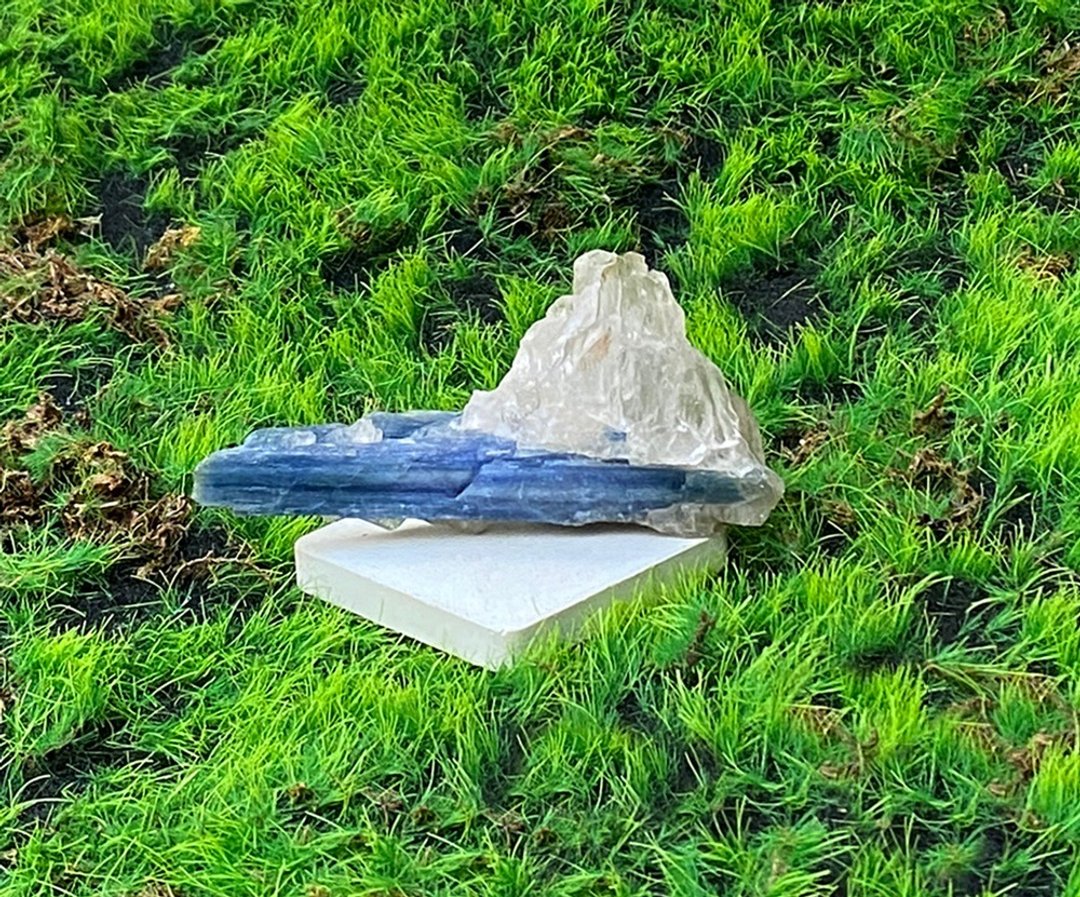 天然原矿蓝晶石共生白水晶 消磁净化 疗愈 能量 沟通 表达 观察力 - 摆饰 - 水晶 多色