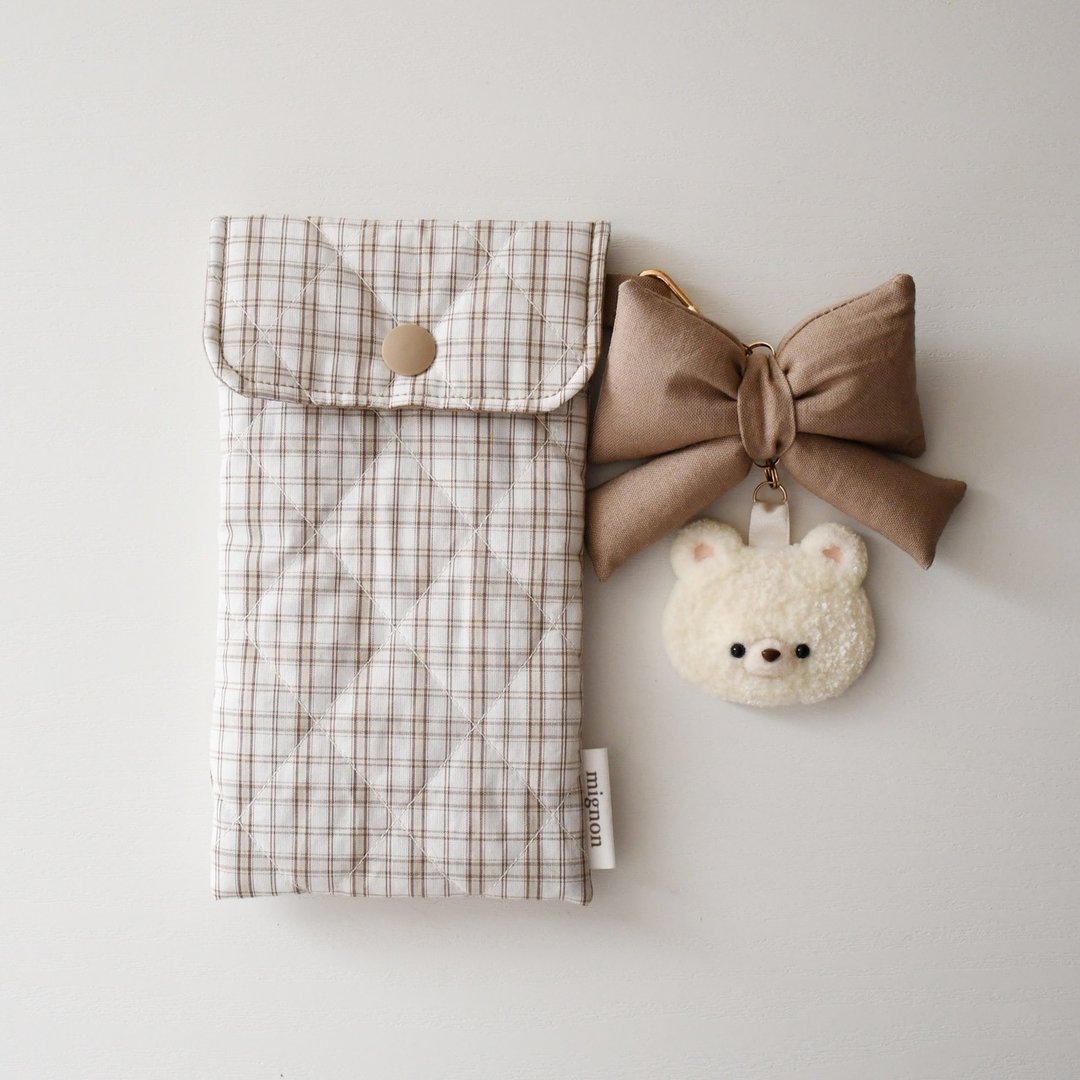 米白泰迪熊竖长笔袋 / Bear Charm Vertical Pencil Case – 韩国铺棉格纹布 - 铅笔盒/笔袋 - 棉 白色