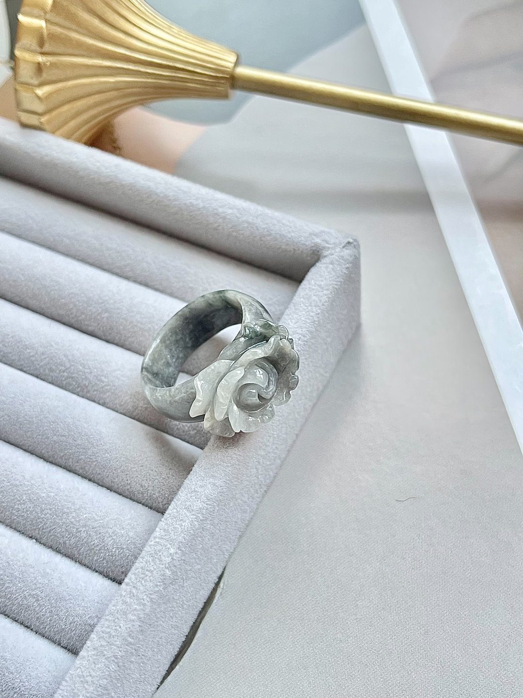 冰乌鸡立体雕牡丹翡翠戒指    玉|天然缅甸翡翠 - 戒指 - 玉石 黑色