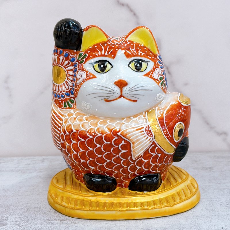 【鲷福赤耀】日本九谷烧招财猫 | 小判鲷持 - 赤盛 - 摆饰 - 瓷 红色