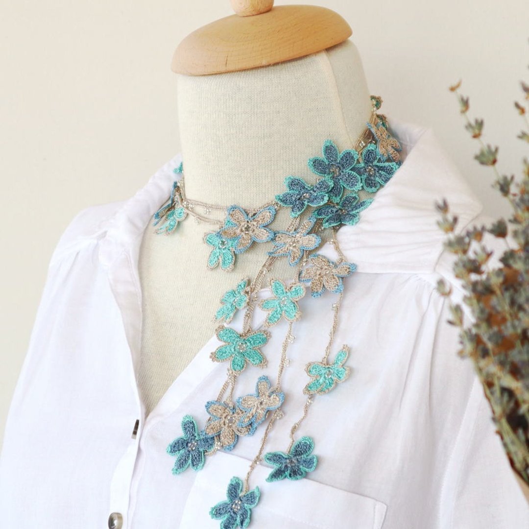 附蕾丝花朵 150cm长项链【樱花】海沫蓝 - 项链 - 绣线 蓝色