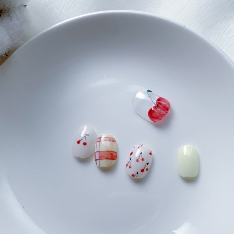 可爱樱桃 指甲贴片/凝胶指甲/订制美甲贴片 NA 17 - 指甲油/指甲贴 - 其他材质 红色