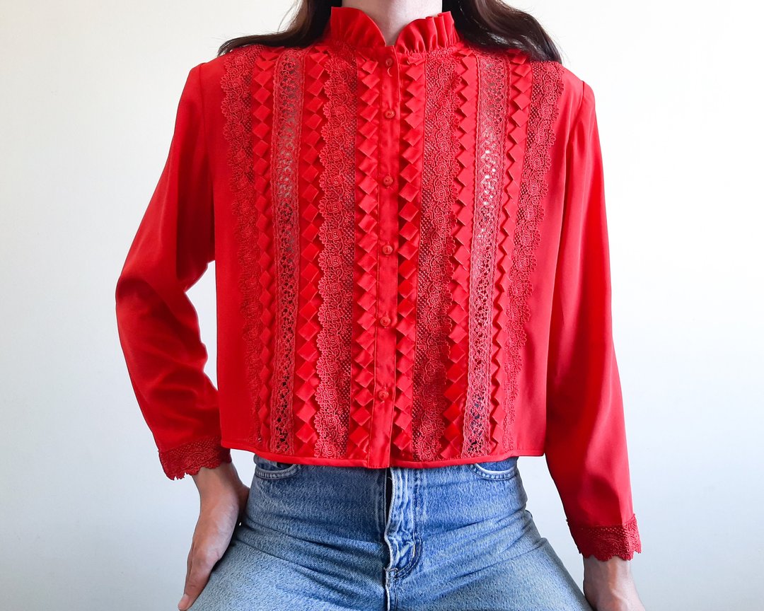 带蕾丝的复古红色衬衫 荷叶边领衬衫 Feminine cheer blouse - 女装衬衫 - 聚酯纤维 红色