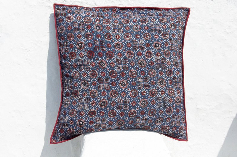 圣诞节礼物 限量一件 手工木刻印抱枕套 / 纯棉抱枕套 / 印花抱枕套 / 手工印抱枕套 - indigo 蓝染森林花朵 - 枕头/抱枕 - 棉．麻 蓝色