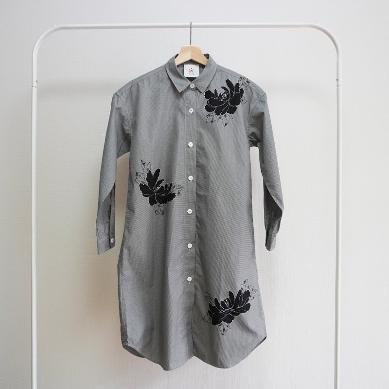 ロングシャツ　ギンガムチェック黒・黒牡丹 - 女装衬衫 - 棉．麻 灰色