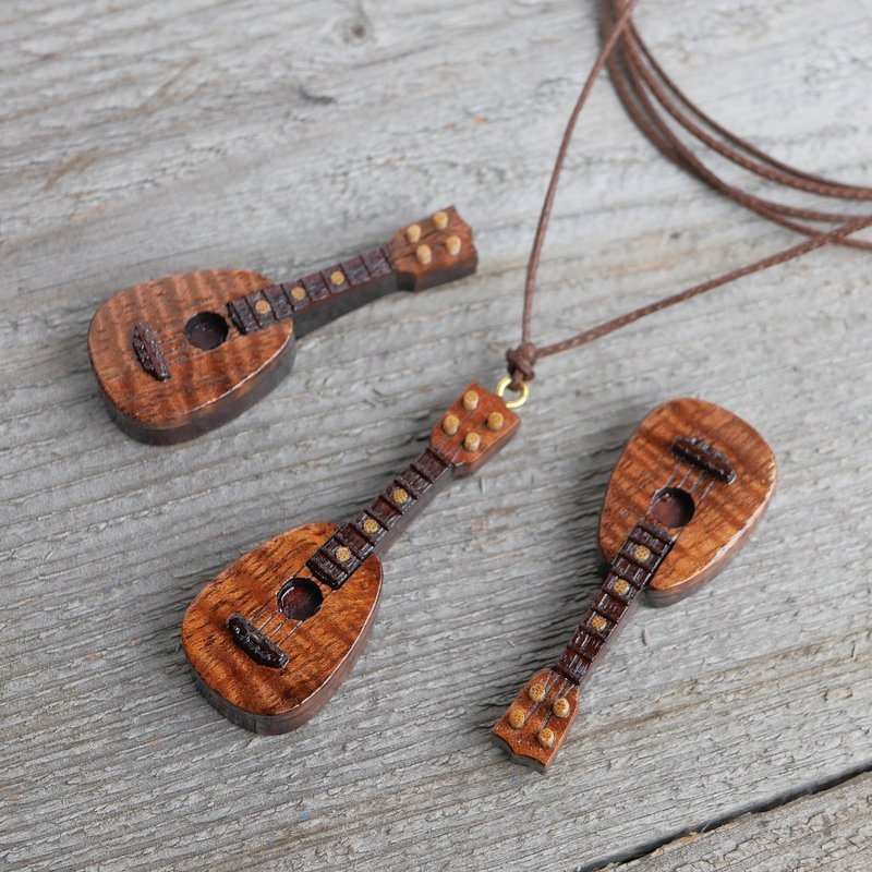 Miniature Ukulele pendant pineapple type - 项链 - 木头 