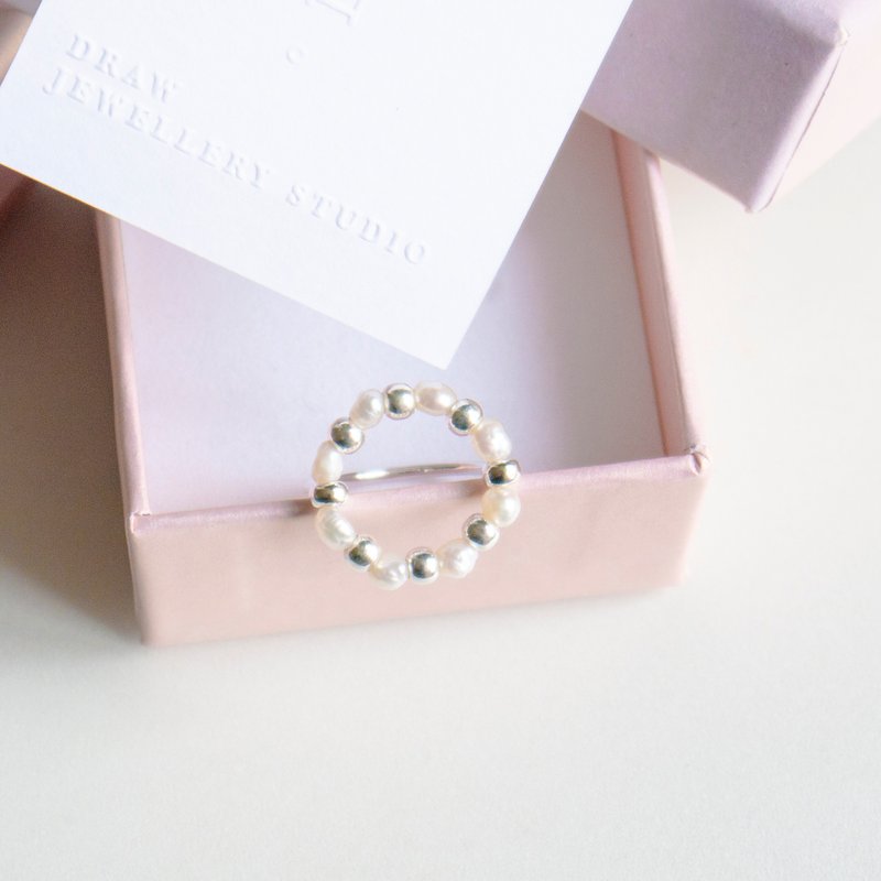 春意 珍珠圈戒指 - 戒指 - 纯银 白色
