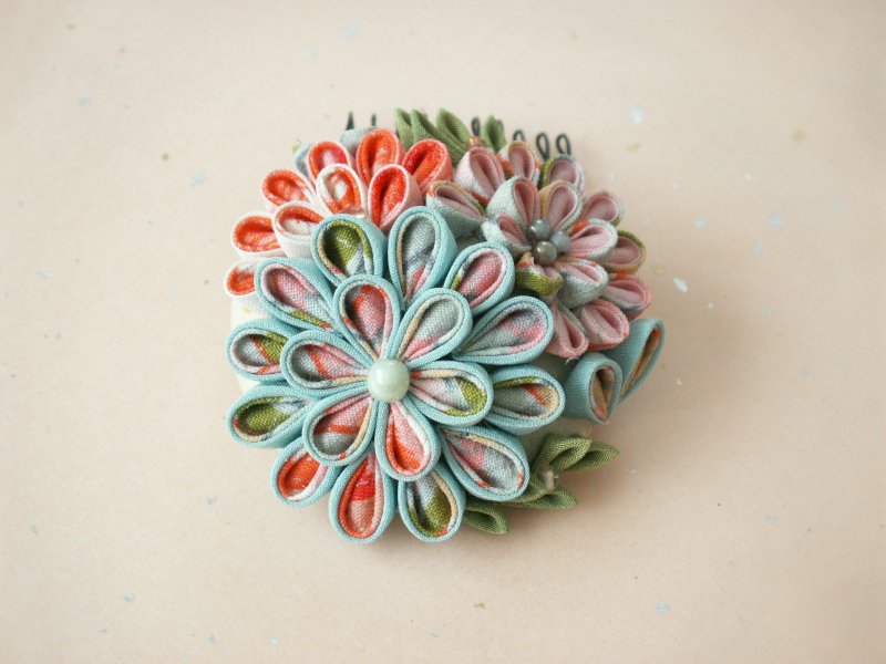 [New color] Knob work Stylish hair ornament made of crepe and old cloth [Light blue / orange] - 发饰 - 丝．绢 蓝色