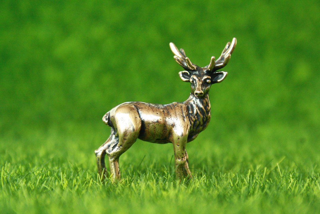 Reindeer deer - miniature statuette of bronze, metal figurine - 摆饰 - 铜/黄铜 