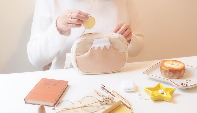 日本 幸运 奶茶色 富士山  侧背小包 - 侧背包/斜挎包 - 棉．麻 卡其色