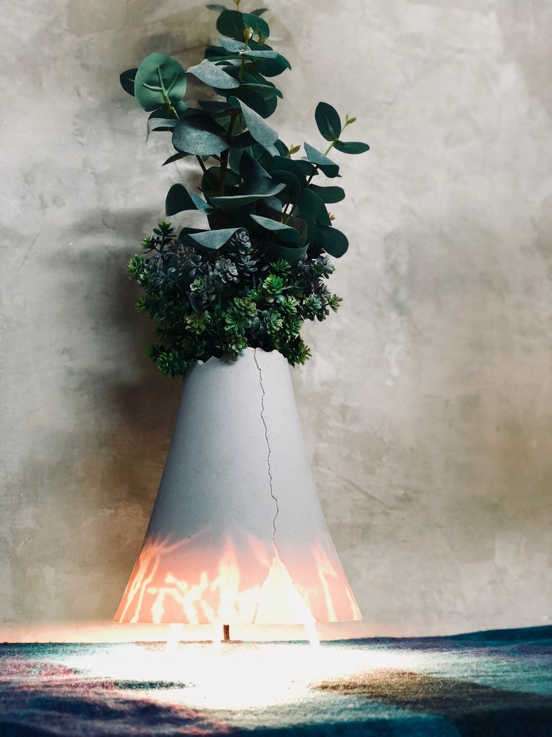 山石软泥灯: 桌灯 / MOUNTAINSTONE LAMP - 灯具/灯饰 - 其他材质 灰色