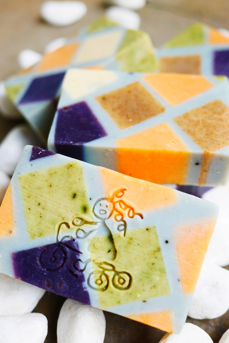 爆炸头小孩-handmade soap 彩砖柔肤洗颜皂‘皂。手工皂 せっけん’石鹸 - 沐浴用品 - 其他材质 红色