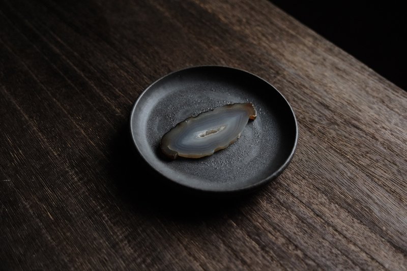 古矿区・黑雾・厚盘 - 盘子/餐盘/盘架 - 陶 黑色