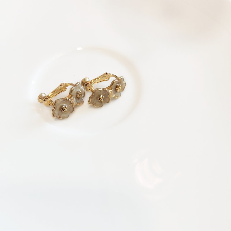 Un Jess Cadeau/双生花/古着夹式耳环 - 耳环/耳夹 - 其他金属 金色