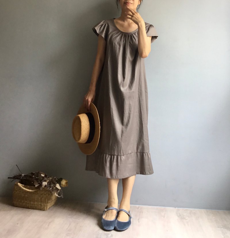 小鸽子/鸽子灰纯棉蛋糕裙小飞袖/小短袖洋装/附同色绑带/只有一件 - 洋装/连衣裙 - 棉．麻 灰色