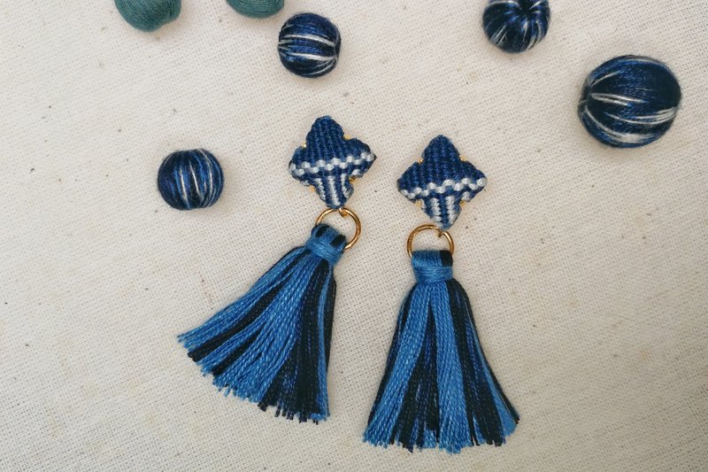 Indigo Tassel Earrings - 耳环/耳夹 - 棉．麻 蓝色