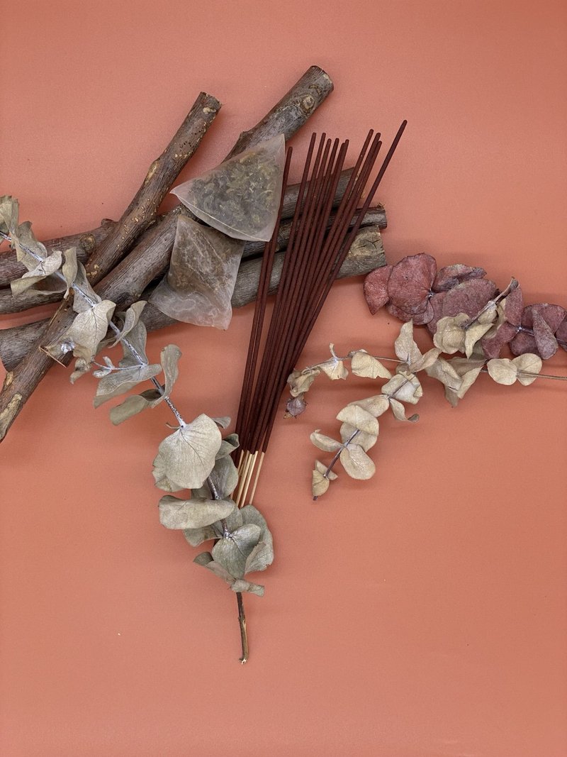 台茶红玉18茶线香 (PYBC.LIFE) - 香薰/精油/线香 - 精油 红色