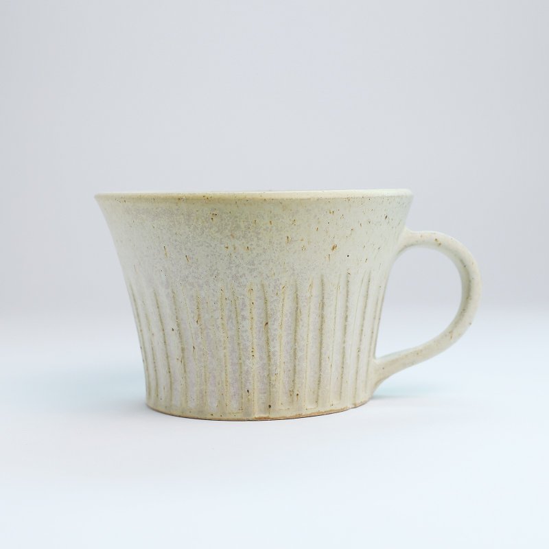 明芽窑 | 柴烧灰釉刻纹把杯 温润乳白 黄 斑点 陶杯 日式 H10 - 咖啡杯/马克杯 - 陶 黄色