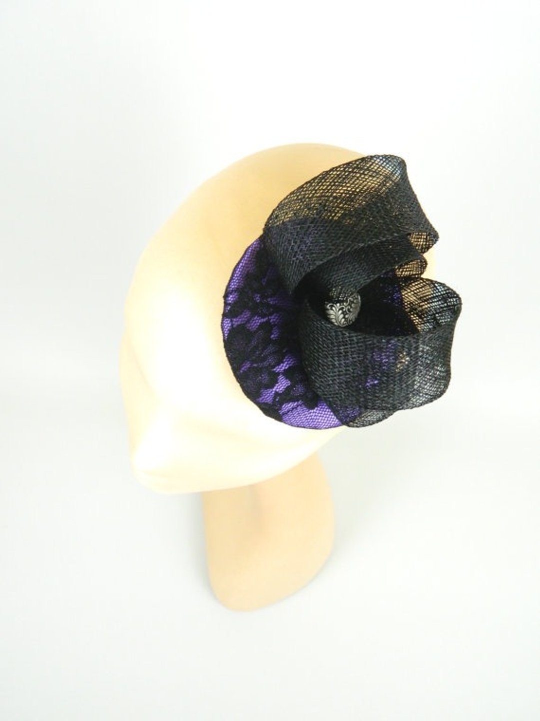 SALE! Fascinator Headpiece Cocktail Purple Floral Lace Fabric and Vintage Button - 发饰 - 其他材质 紫色