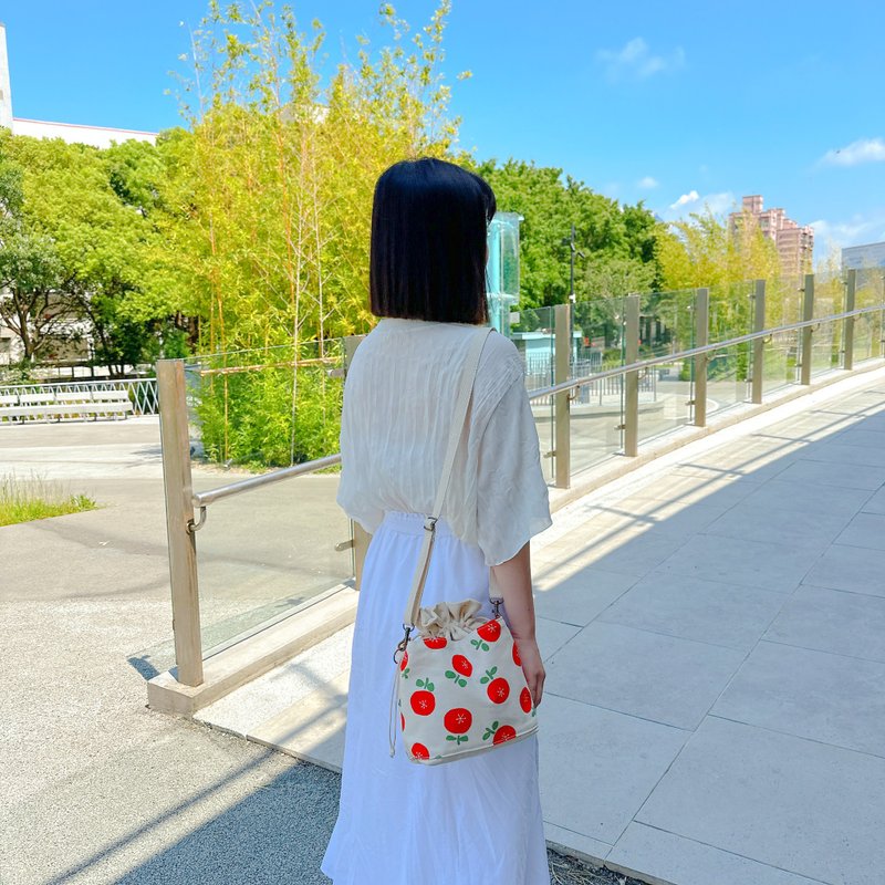 小萝卜头束口水桶帆布包-桔子红了 束口包 侧背包 斜背包 手提包 - 束口袋双肩包 - 棉．麻 红色