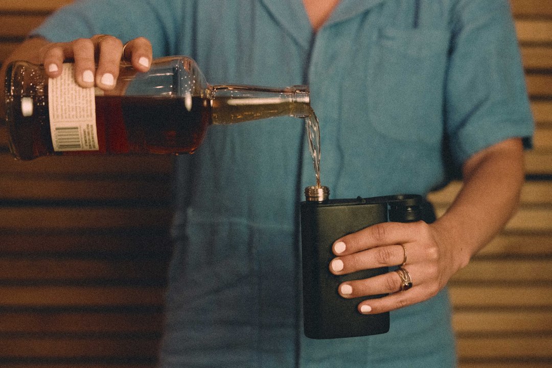 MiiR Aero Flask 不锈钢 单层 口袋壶 8oz/236mL 经典黑 - 酒杯/酒器 - 不锈钢 黑色