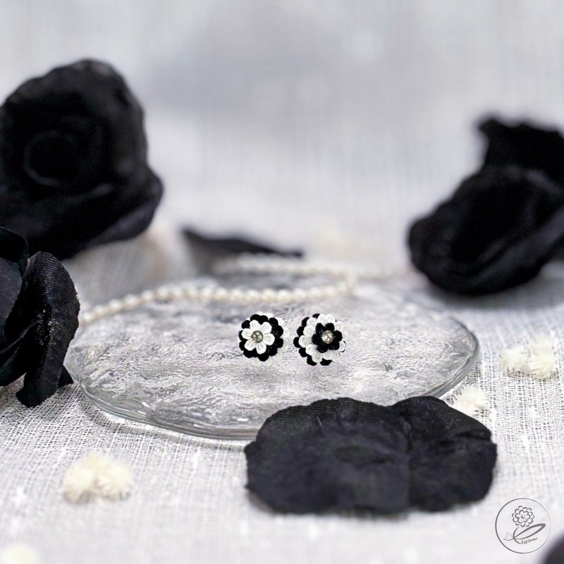 基本小花 - 黑白 - 耳环/耳夹 - 其他人造纤维 黑色