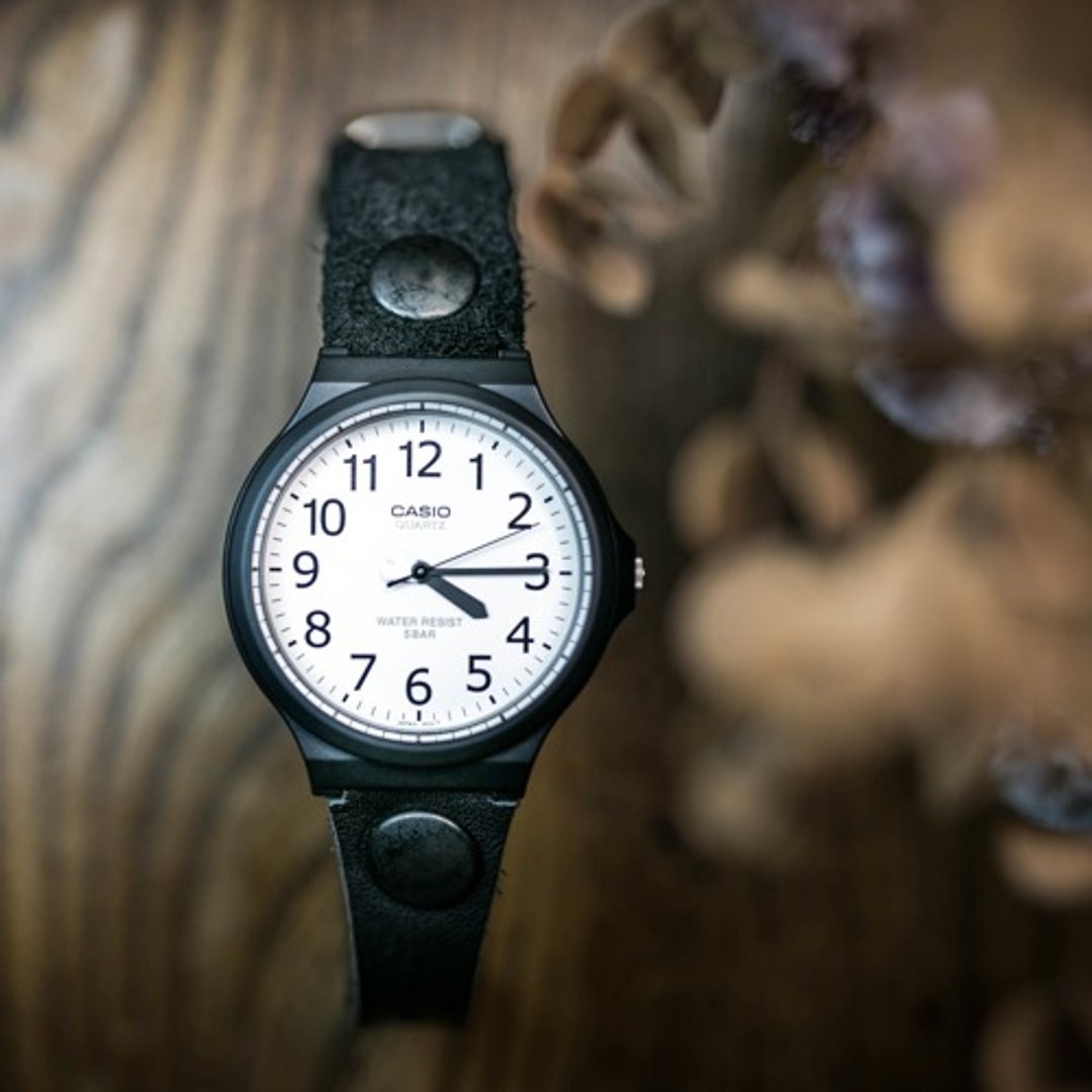 Velor and Nume leather 2TONE wristwatch / analog hands / retro black / one size larger [Large] - 女表 - 真皮 黑色
