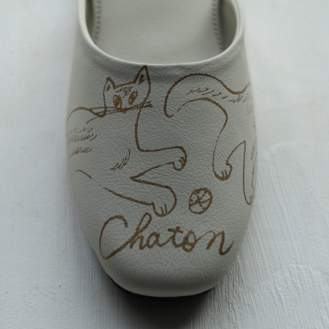 CLOAKROOMS OF .Fuller 室内拖鞋 设计款-chaton white - 室内拖鞋 - 人造皮革 白色