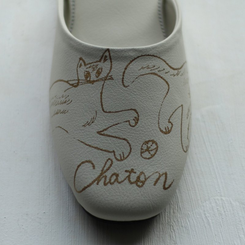 CLOAKROOMS OF .Fuller 室内拖鞋 设计款-chaton white - 室内拖鞋 - 人造皮革 白色