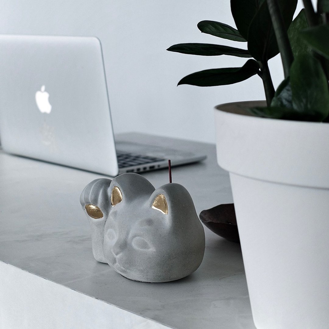 MANEKI NEKO HEAD Diffuser 半头招财猫 水泥缀金箔扩香物器 - 香薰/精油/线香 - 水泥 灰色