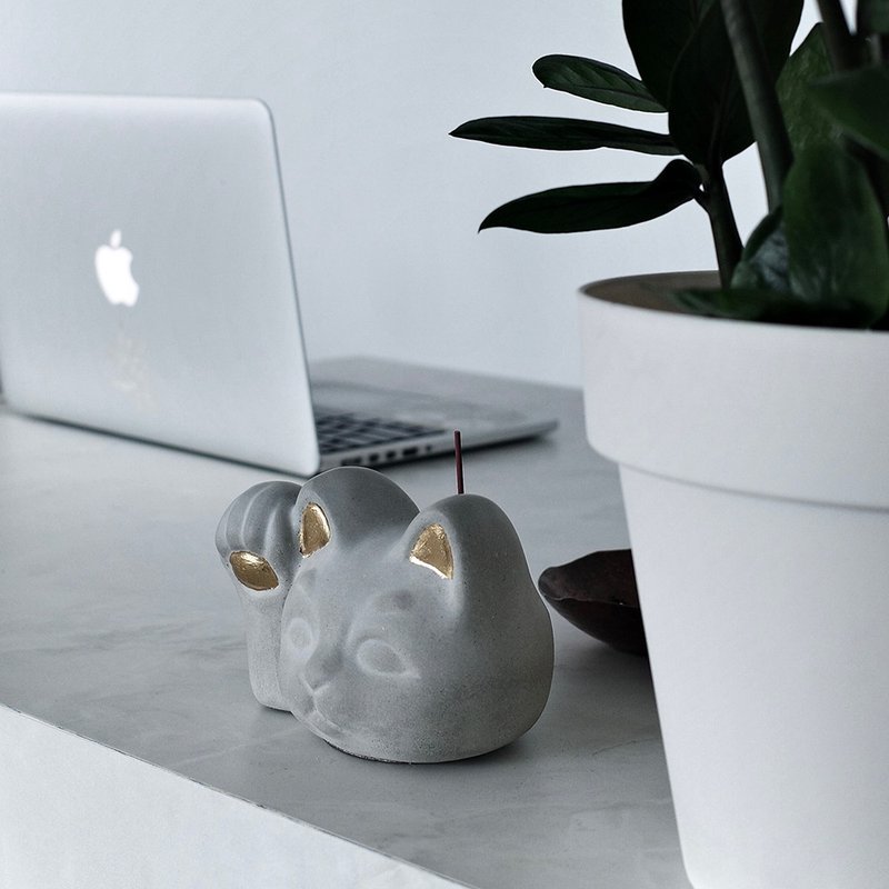 MANEKI NEKO HEAD Diffuser 半头招财猫 水泥缀金箔扩香物器 - 香薰/精油/线香 - 水泥 灰色