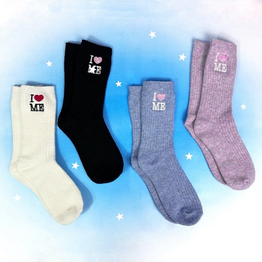 DADDYCLUB | I Love Me Sock 中筒袜，I Love Me 帅气刺绣图案 - 袜子 - 其他材质 
