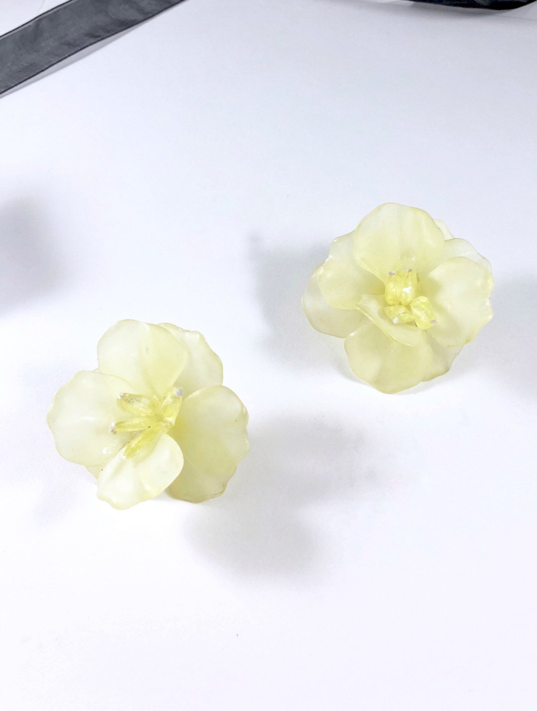 Vintage 60s Pastel Flower Statement Earrings - 耳环/耳夹 - 其他金属 黄色