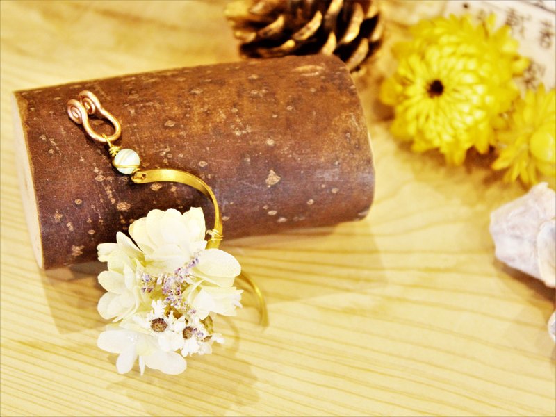 不凋绣球花耳环无痛耳夹 (单支) - 耳环/耳夹 - 其他材质 白色