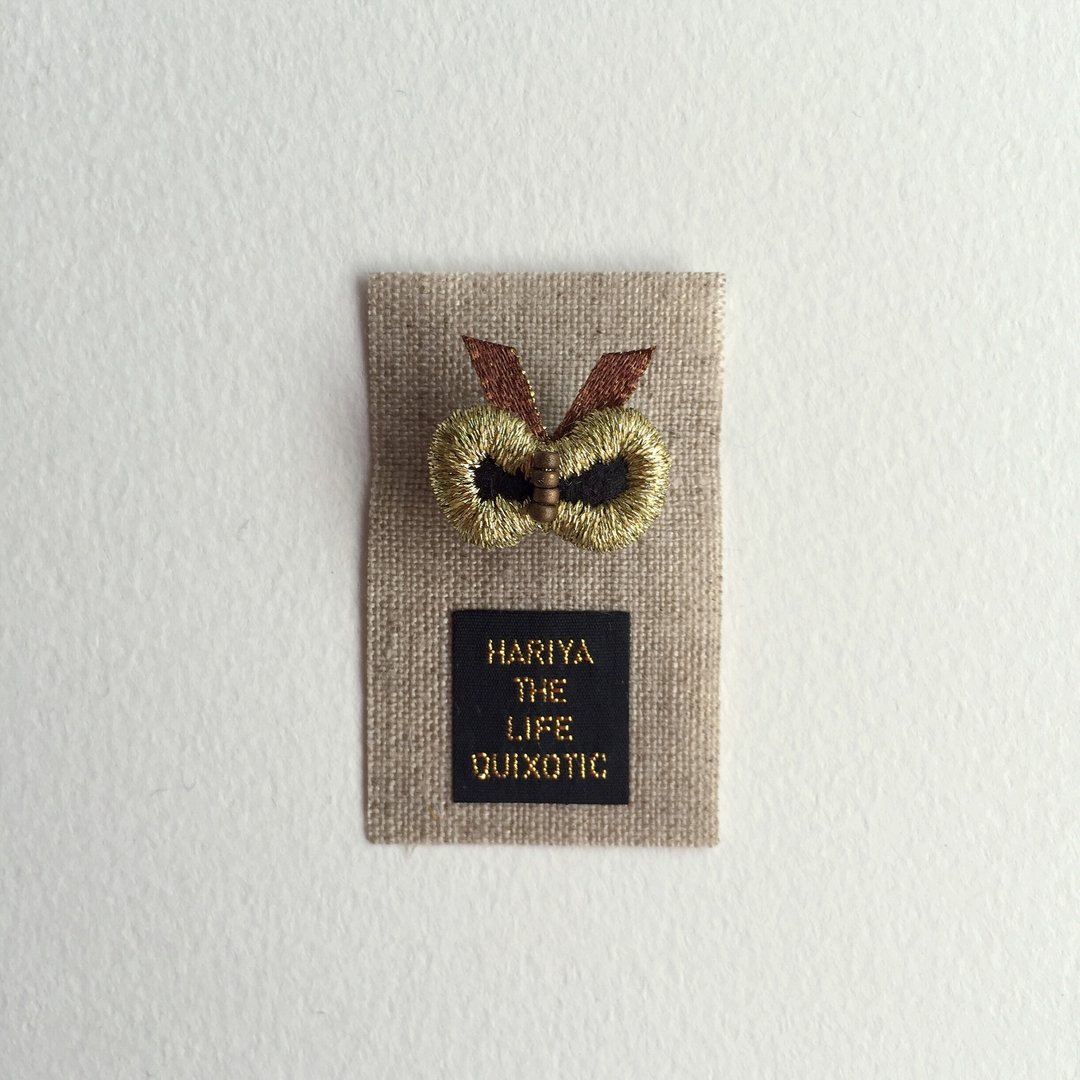 Small butterfly brooch (black) - 胸针 - 绣线 黑色