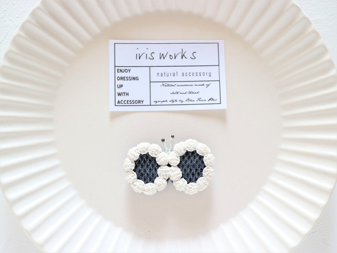 Butterfly brooch gray - 胸针 - 棉．麻 灰色