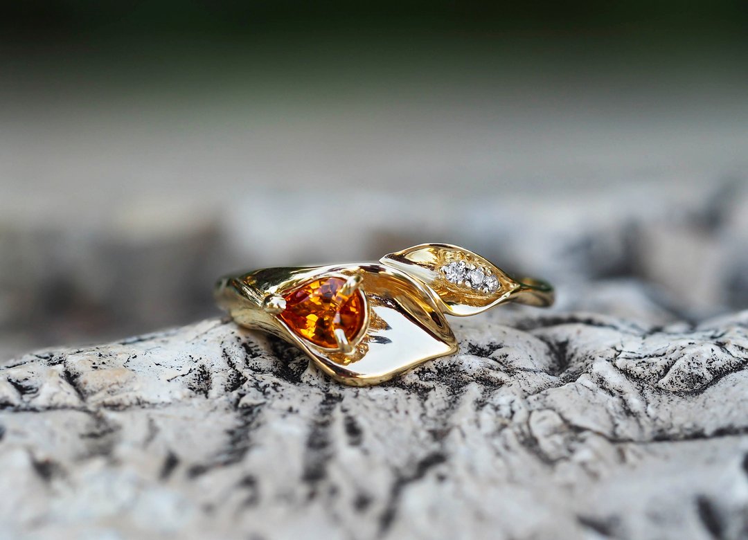 14 kt  gold ring with sapphire and diamonds. Lily calla gold ring. - 戒指 - 贵金属 金色