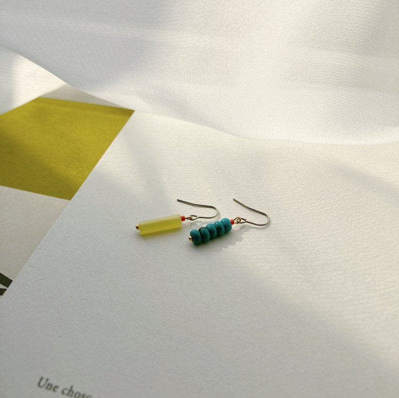 【 花点子 IX 】天然石耳环 - 耳环/耳夹 - 玻璃 蓝色