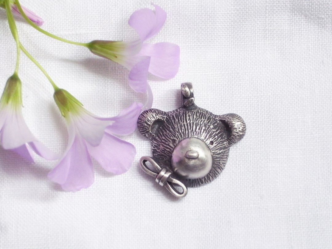 蝴蝶结泰迪熊 Teddy bear | 纯银项链坠子 | 手工限量 含18寸银链 - 项链 - 纯银 灰色