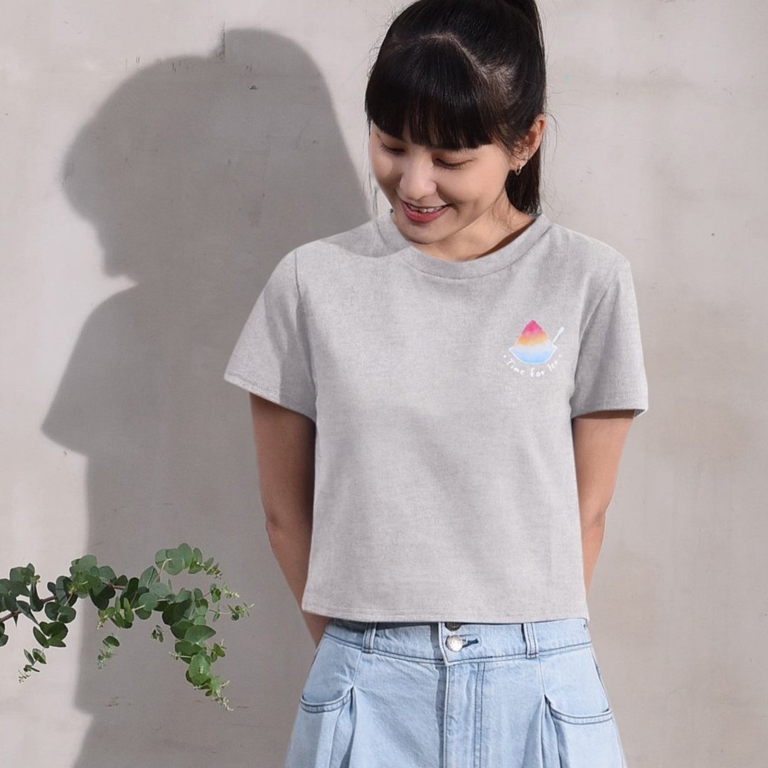 【夏限定。鹅卵石灰】锉冰小吃Tee。流行短版。中磅细纤纯棉 - 女装 T 恤 - 棉 