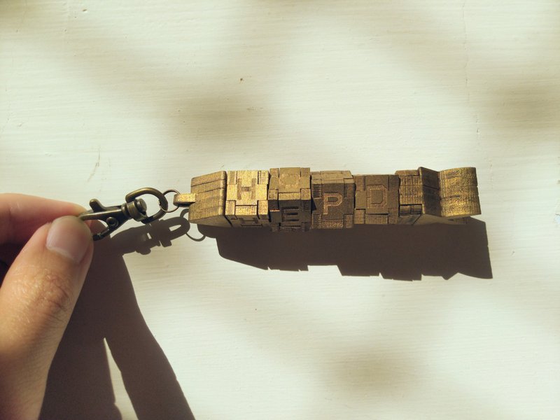 【 说话的鱼】自由变化英文字的机关鱼 - 钥匙链/钥匙包 - 木头 