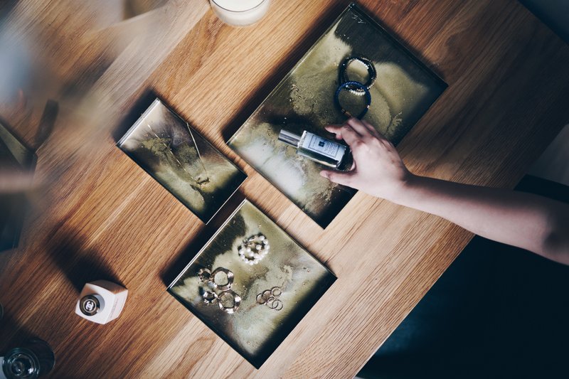 33Creations 钻瓷树脂 | 四角金属拉丝托盘 | 淬炼 - 托盘/砧板 - 树脂 金色