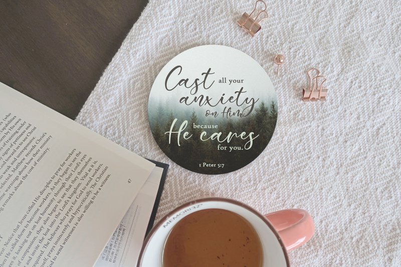 高山经文杯垫 | 彼得前书五章七节 | 1 Peter 5:7 - 杯垫 - 陶 绿色