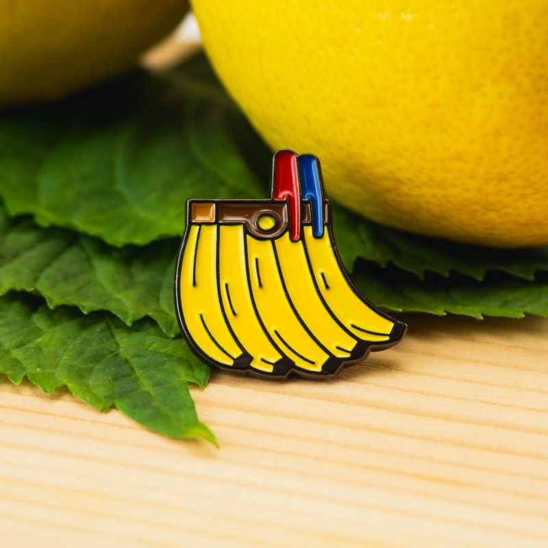 Pocket Banana Enamel Pin - 胸针 - 其他金属 黄色