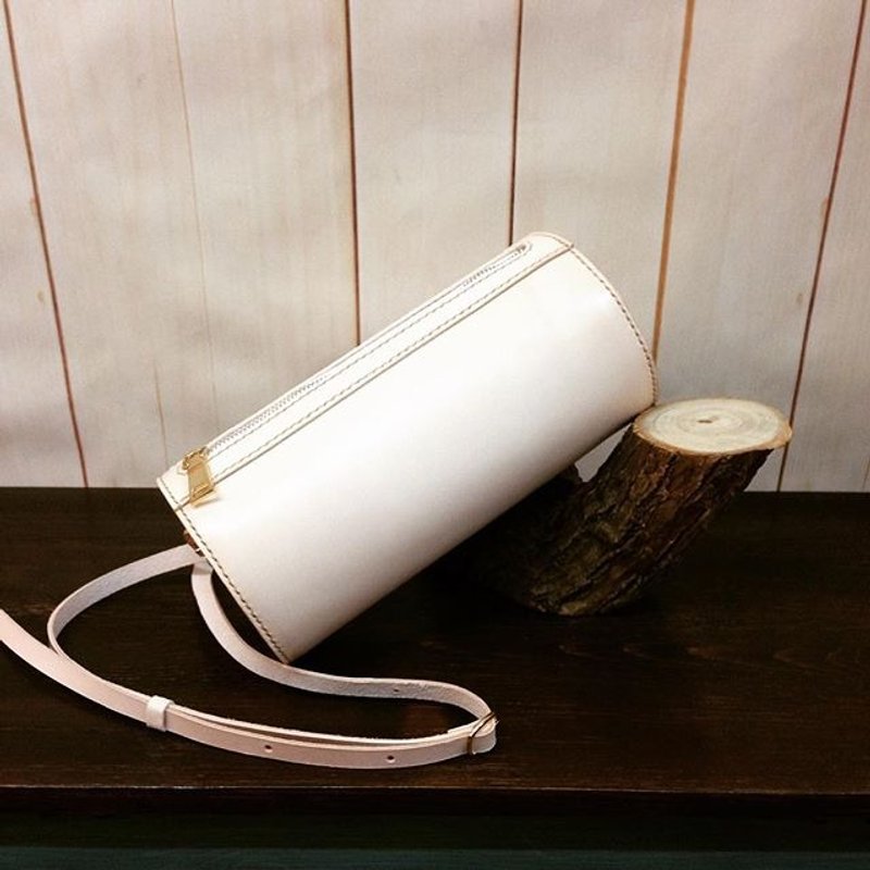 手缝皮革原色圆桶包 侧背包 斜背包 by  Fabula 定制化 复古 - 侧背包/斜挎包 - 真皮 