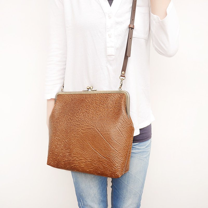 爸说是孔雀  25CM大容量 肩背包 / 手机包 / 口金包 【台湾制造】 - 侧背包/斜挎包 - 其他金属 咖啡色